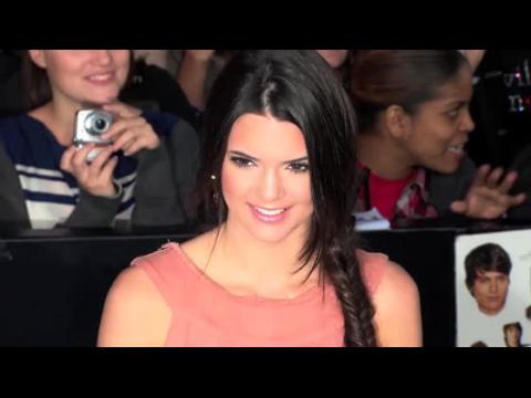 VIDEO : Teenager Kendall Jenner Buys $1.4M Condo