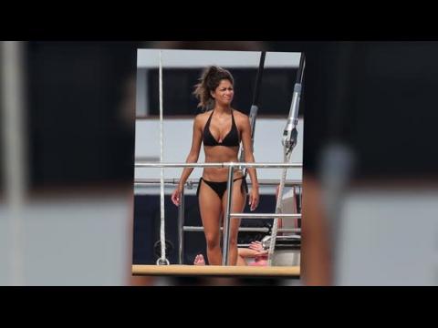 VIDEO : Nicole Scherzinger Sizzles In Black Bikini