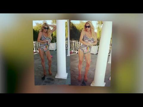 VIDEO : Jessica Simpson muestra su figura con fotos en traje de bao