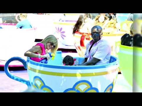 VIDEO : Heidi Klum & Seal Take Their Kids To Disneyland