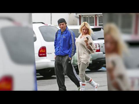 VIDEO : Pamela Anderson Files For Divorce From Rick Salomon