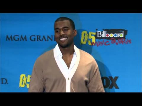 VIDEO : Kanye West Complains About Scratchy Toilet Paper