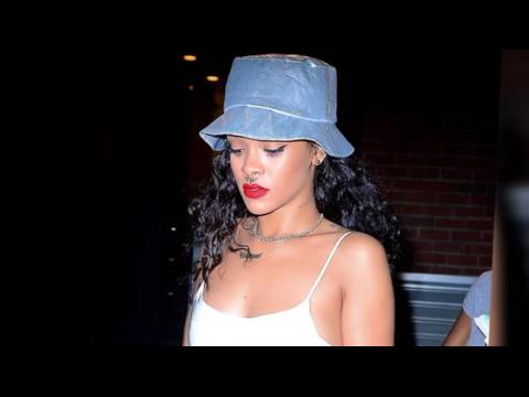 VIDEO : Rihanna Debuts Her Wild News Body Piercing