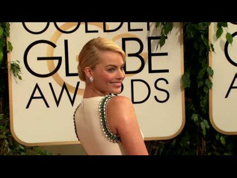 VIDEO : Margot Robbie no piensa que ella es atractiva