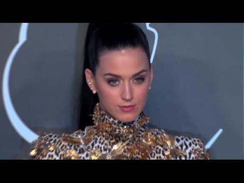 VIDEO : Katy Perry Says Criticizes 'Naked' Pop Stars