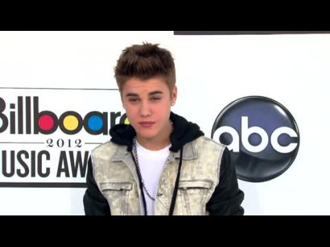 VIDEO : Newspaper Claims Justin Bieber Spent Night with Prostitute