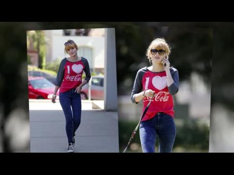 VIDEO : Bella Thorne Takes Her Dog to the Park