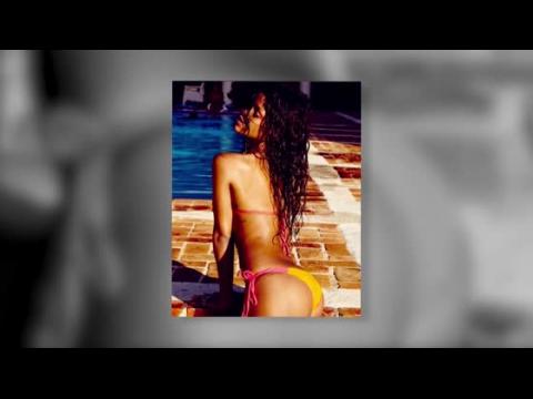 VIDEO : Rihanna se ve ardiente en fotos con biquini sexy
