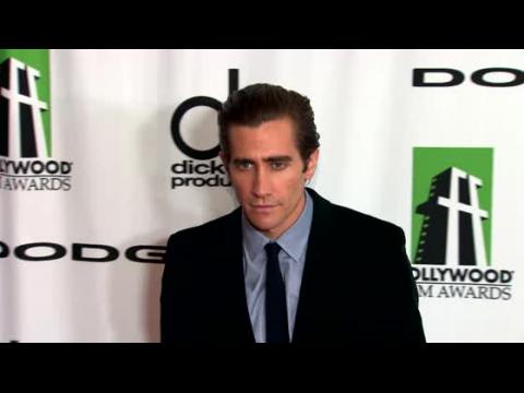VIDEO : Jake Gyllenhaal Hospitalized After Punching A Mirror On Set