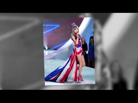 VIDEO : Taylor Swift est poustouflante dans une minirobe avec le drapeau du Royaume-Uni au dfil d