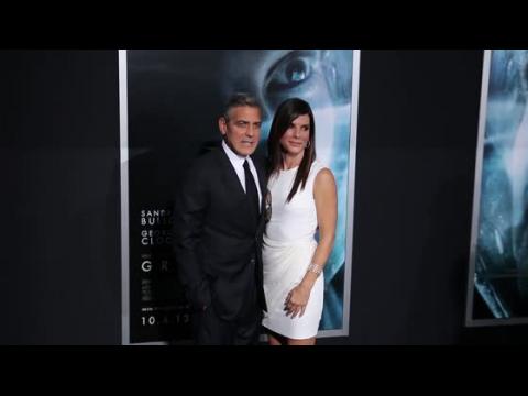VIDEO : George Clooney Calls Sandra Bullock a Drunk Booty Caller