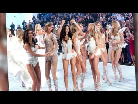 VIDEO : Alessandra Ambrosio Leads the Lingerie-Clad Angels at Victoria's Secret Show