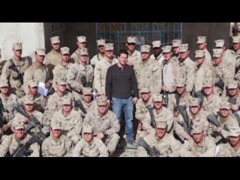VIDEO : Mark Wahlberg critica actores quienes comparan sus trabajos con el Servicio Militar