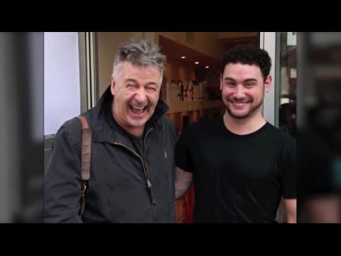 VIDEO : Alec Baldwin Addresses Homophobia Accusations With Hairdresser