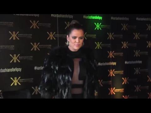 VIDEO : Khloe Kardashian Wears Revealing Top To London Meet and Greet