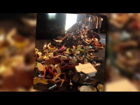 VIDEO : Victoria Beckham fait don de ses chaussures pour les victimes du typhon aux Philippines
