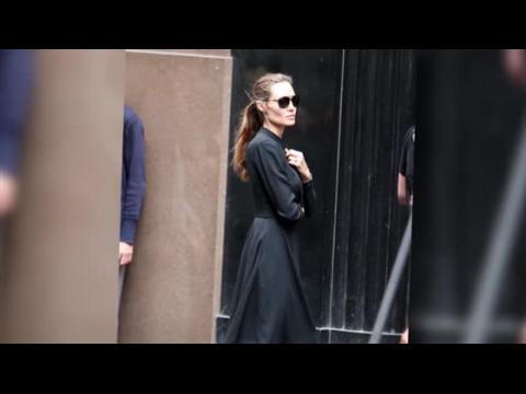 VIDEO : Angelina Jolie trabaja en el escenario de Unbroken en Sydney