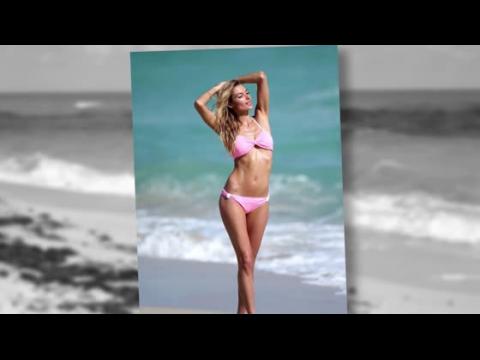 VIDEO : Jessica Hart contina como modelo de Victoria's Secret pese a su pulla contra Taylor Swift