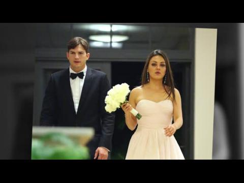 VIDEO : Bridesmaid Mila Kunis Looks Gorgeous With Ashton Kutcher at Her Brother's Wedding
