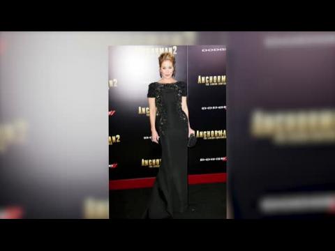 VIDEO : Christina Applegate Stuns at Anchorman 2 NYC Premiere