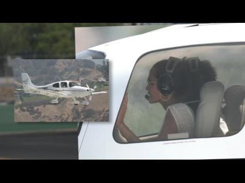 VIDEO : Angelina Jolie's Plane Gets Grounded