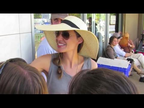 VIDEO : Angelina Jolie Says Hi To Fans While Filming 'Unbroken'