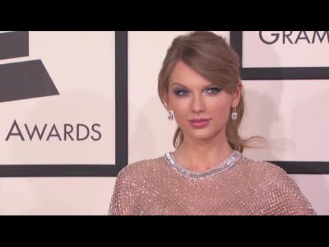 VIDEO : Taylor Swift Compares Writing Songs to Getting Naked