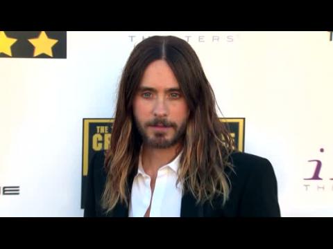 VIDEO : Jared Leto Heckled After Receiving Award For 'Dallas Buyers Club'