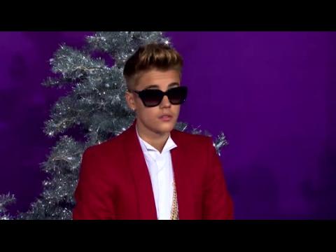 VIDEO : Justin Bieber fume de la marijuana et se montre grossier sur un vol