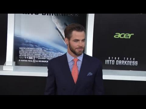VIDEO : Chris Pine Dishes on Experiencing Lindsay Lohan's Insane Heyday