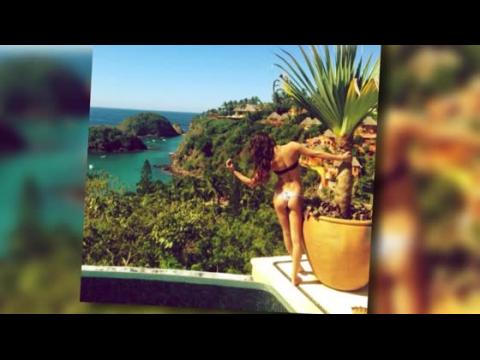 VIDEO : Lea Michele muestra su trasero en un biquini de tanga