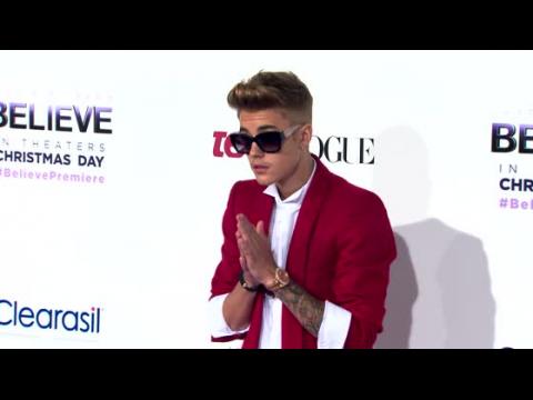 VIDEO : Justin Bieber Accused of Egging Neighbor's House
