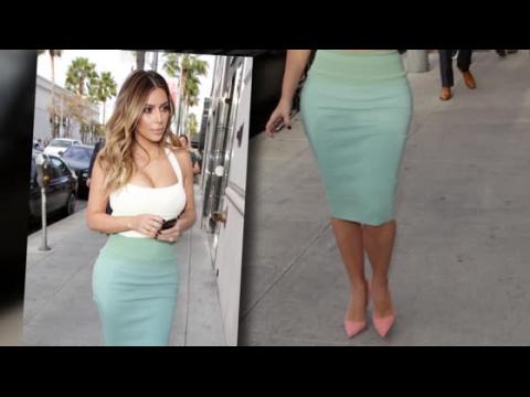 VIDEO : Kim Kardashian dvoile ses formes  Beverly Hills