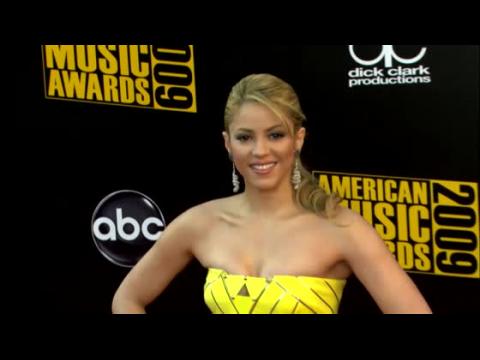 VIDEO : Shakira's Man Doesn't Like Her Too Skinny