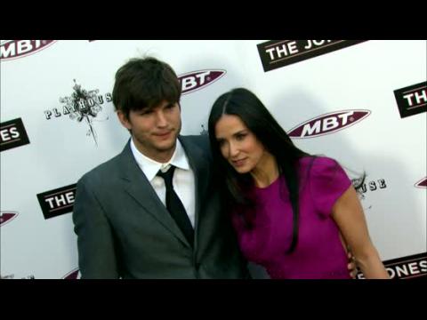 VIDEO : Ashton Kutcher and Demi Moore Finalize Their Divorce