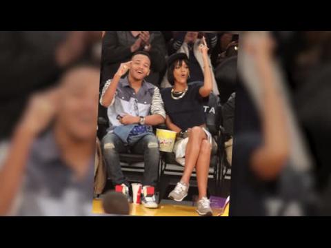 VIDEO : Rihanna Takes Her Brother to the Lakers Game