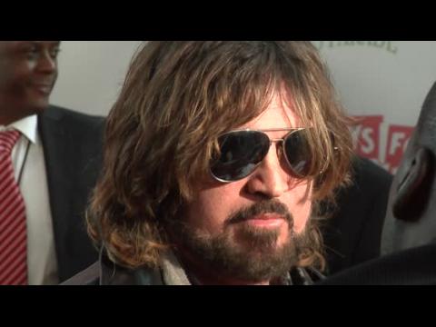 VIDEO : Billy Ray Cyrus Lends His Advice to Justin Bieber
