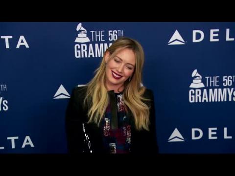 VIDEO : A Psychic May Have Told Hilary Duff To Split From Husband