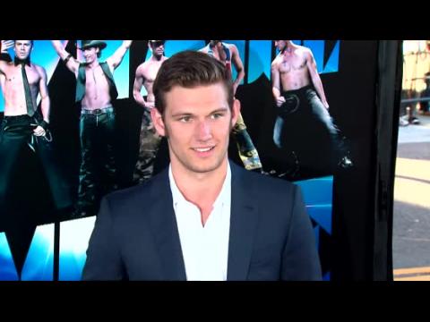 VIDEO : Alex Pettyfer Believes Men and Women Equally Sensitive