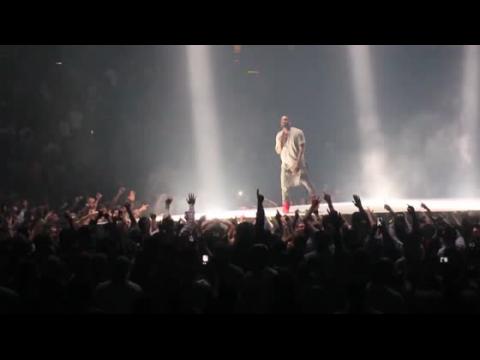 VIDEO : Kanye West repousse des dates de concert  cause d'un accident