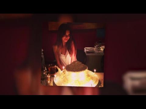 VIDEO : Kendall Jenner Celebrates Her 18th Birthday With Masquerade Family Dinner