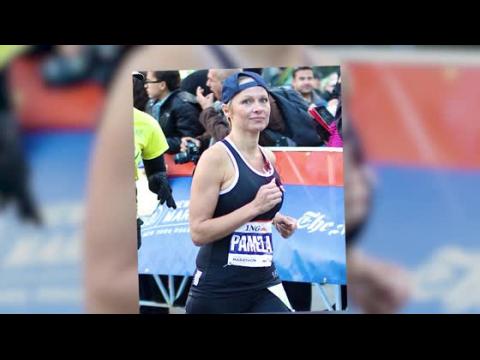 VIDEO : Pamela Anderson Ices Herself After Completing the New York Marathon