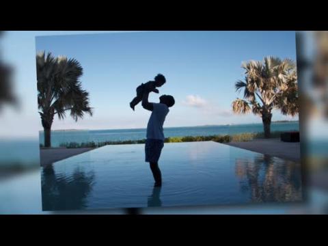VIDEO : Beyonc Shares Snap of Jay-Z Holding Blue Ivy in the Air