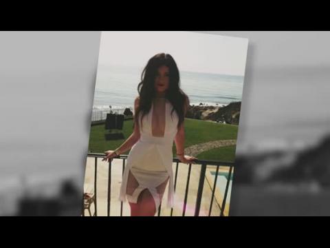 VIDEO : Kylie Jenner luce un vestido revelador para sesin de fotos