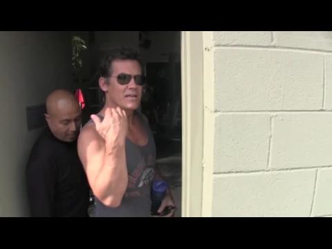 VIDEO : Josh Brolin dice que 'termin�' con la bebida