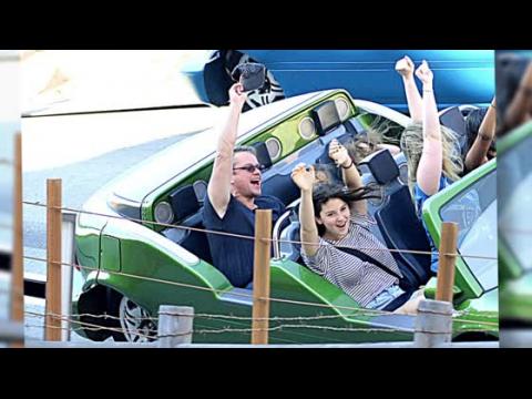 VIDEO : Matt Damon Takes His Family To Disneyland