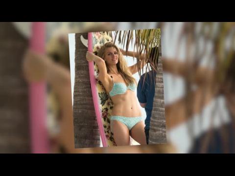 VIDEO : Brooklyn Decker's Bikini Shoot Heats Up Miami