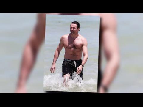 VIDEO : Hugh Jackman Takes a Shirtless Swim in Australia