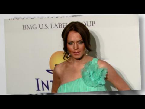 VIDEO : Lindsay Lohan Banished From NYC Teenage In-Crowd