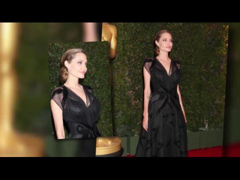 VIDEO : Angelina Jolie est rayonnante aux Governors Awards